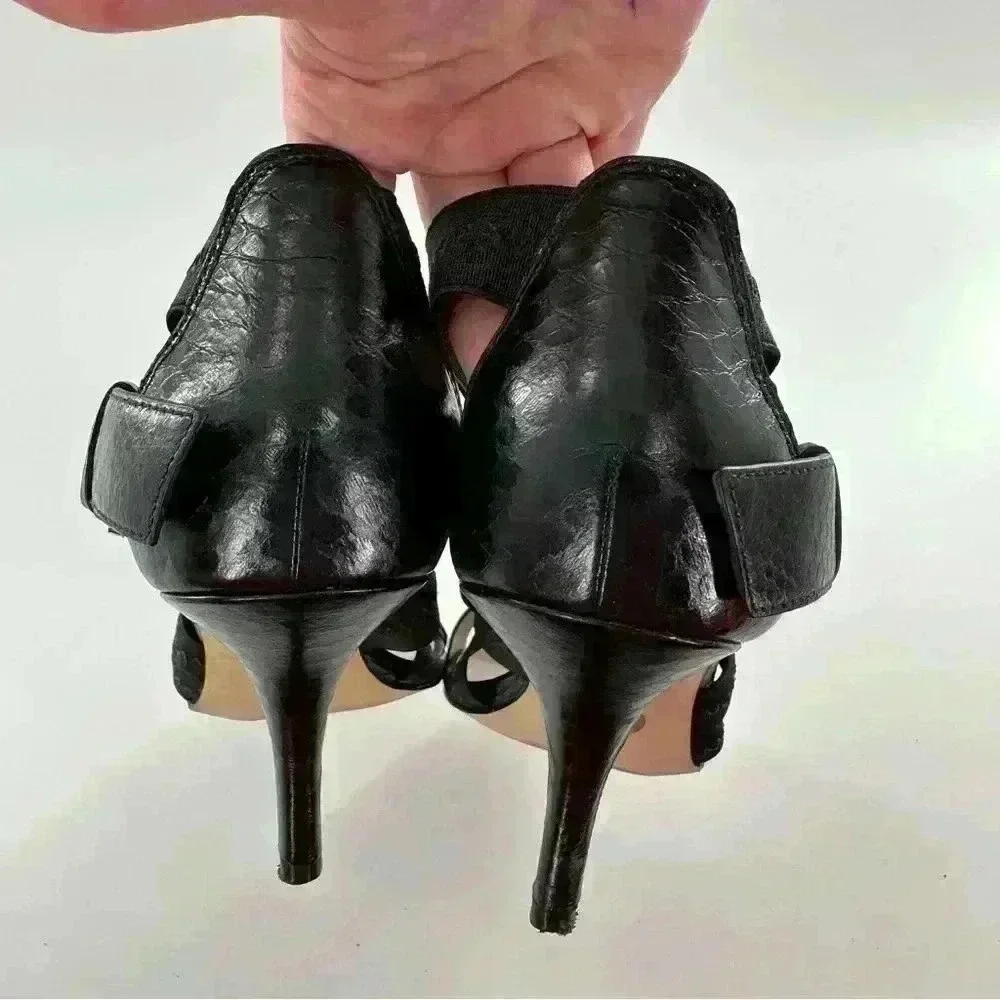 Michael Michael Kors heels size 7 black leather snakeskin embossed cross cross